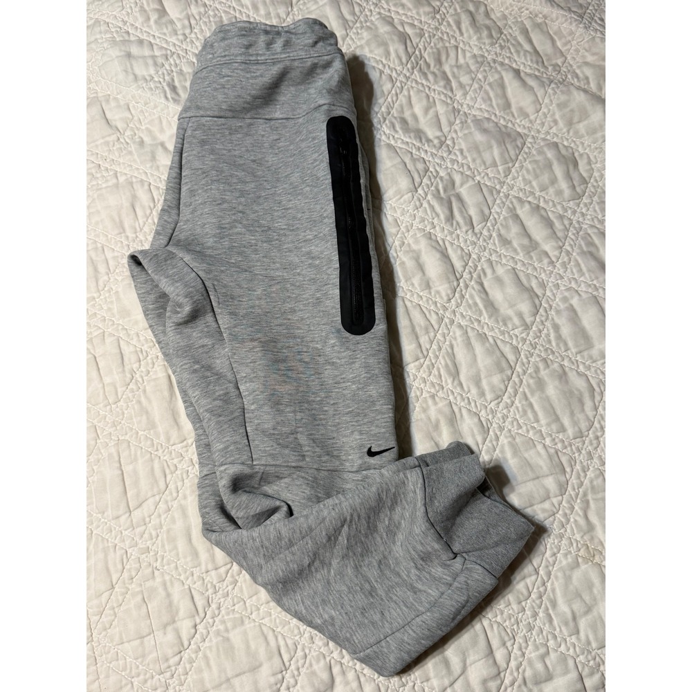 Nike Tech Fleece Joggers Kids Medium Grey Heather Tapered Sweatpants HV5869-063